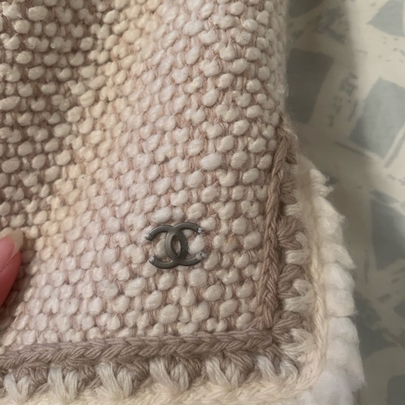 Vintage Chanel wool jacket - Picture 5 of 7